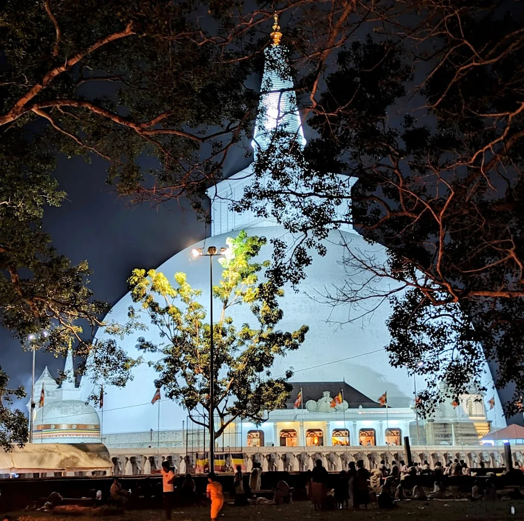 Ruwanwelisaya Sunrise Tour